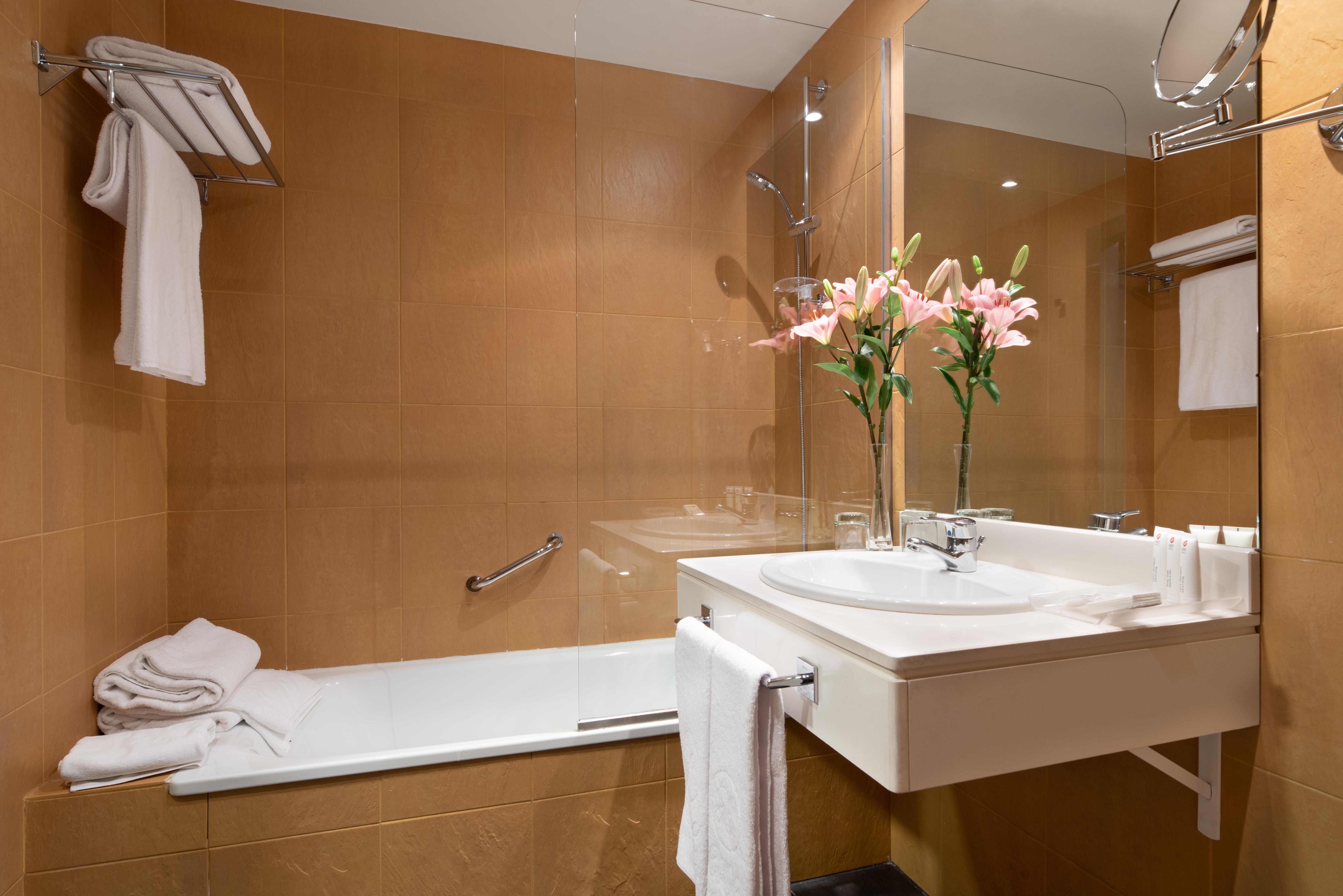 Exe Agora Caceres Hotel Ngoại thất bức ảnh