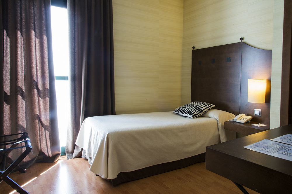 Exe Agora Caceres Hotel Ngoại thất bức ảnh