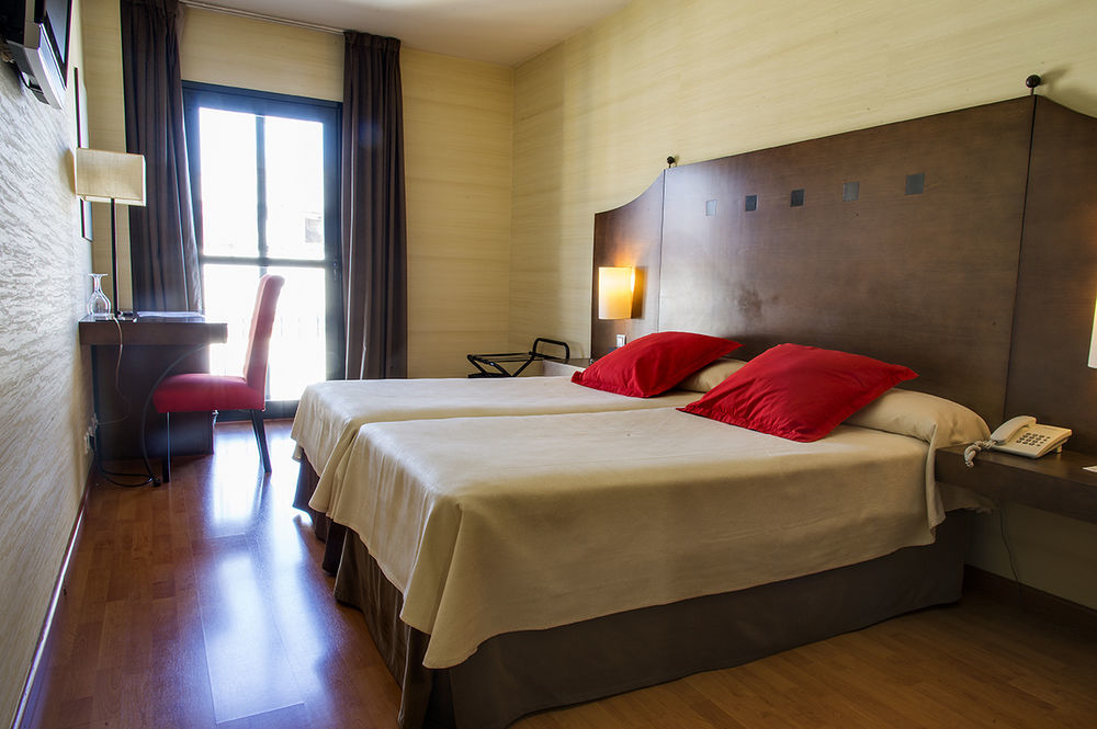Exe Agora Caceres Hotel Ngoại thất bức ảnh
