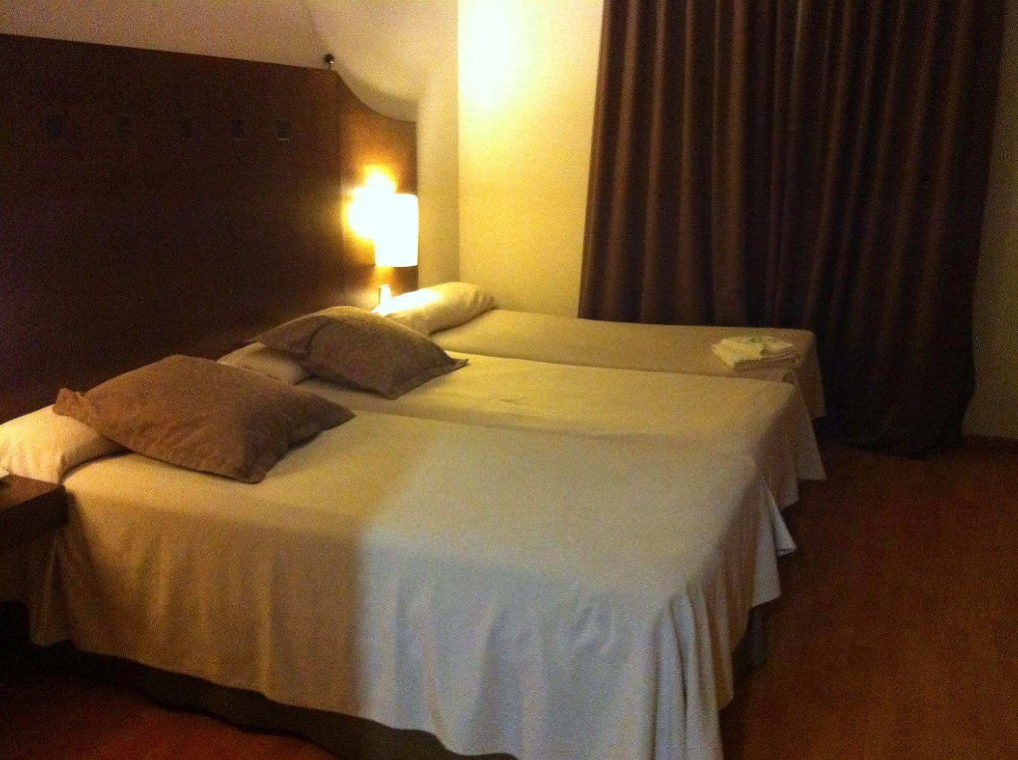 Exe Agora Caceres Hotel Ngoại thất bức ảnh