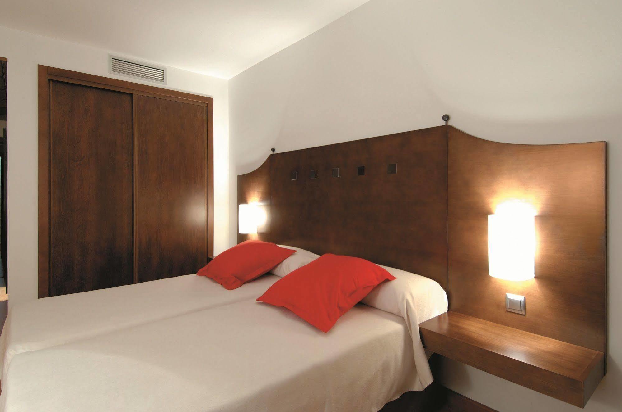 Exe Agora Caceres Hotel Ngoại thất bức ảnh