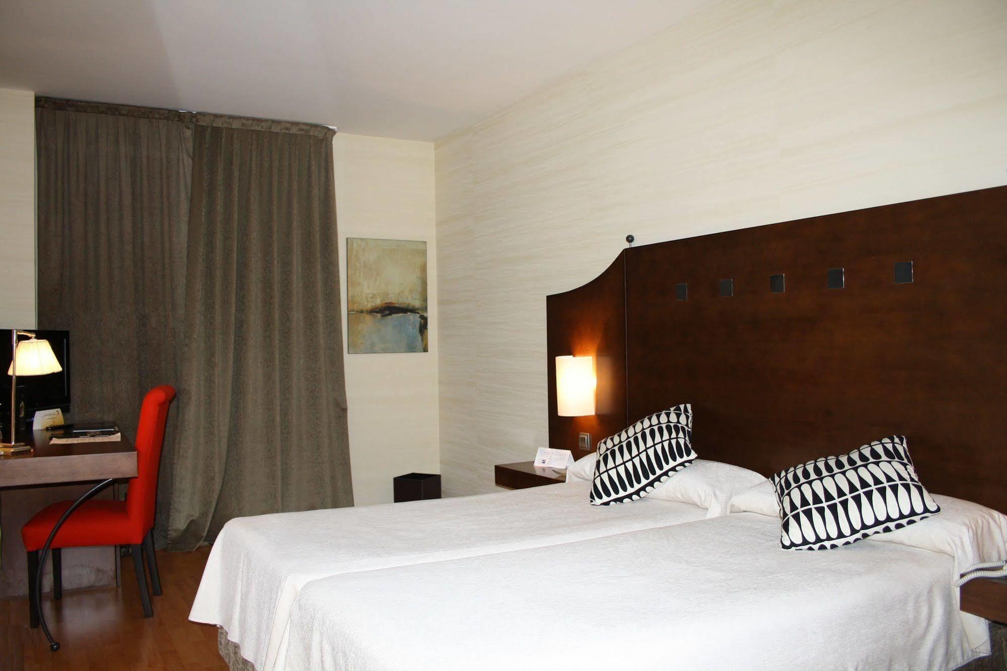 Exe Agora Caceres Hotel Ngoại thất bức ảnh